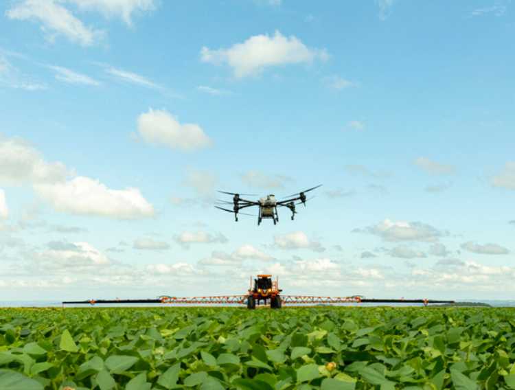 jacto anuncia entrada no mercado de drones agrícolas