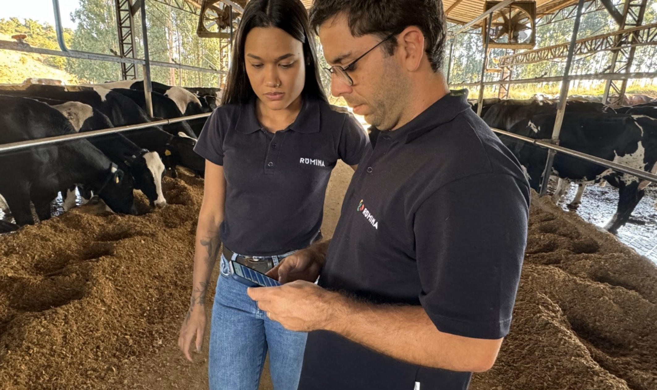 Rúmina apresenta portfólio para pecuária leiteira 5.0 em evento do setor 